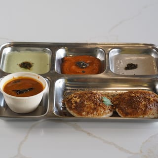Ghee Karam Pudi Idli (2 Pieces)